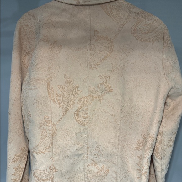 Extremely cute and comfortable womens blazer - Picture 3 of 4